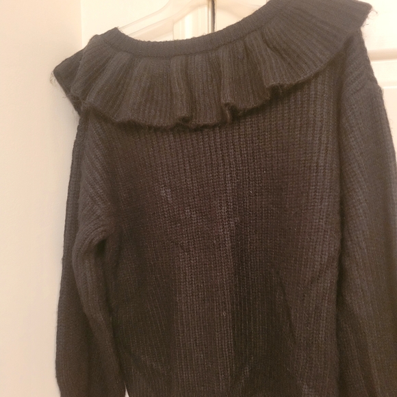 Black Sweater - Picture 3 of 3